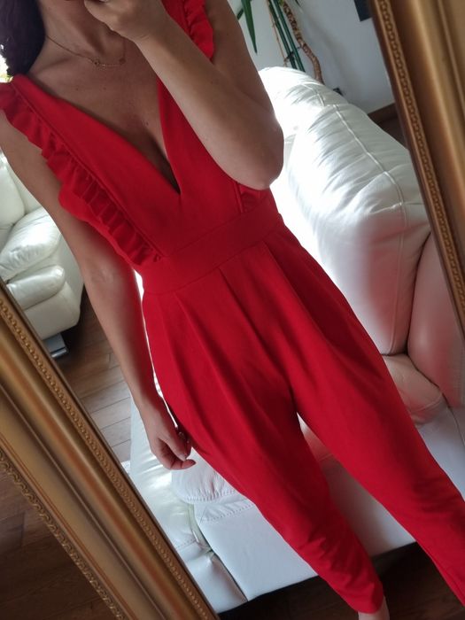 Nowy czerwony sexy kombinezon na ramiączkach z dekoltem WalG r. S