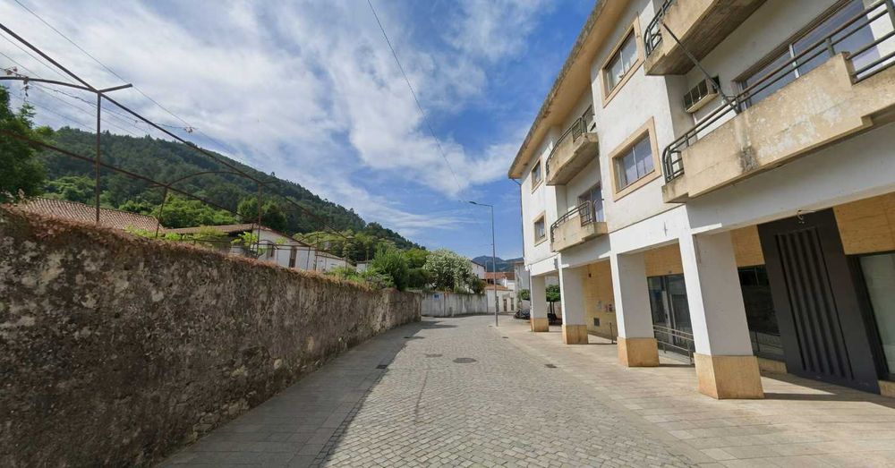 Loja e Espaço Comercial com 360 m² no Centro Histórico de Góis - Excelente Oportunidade de Investimento