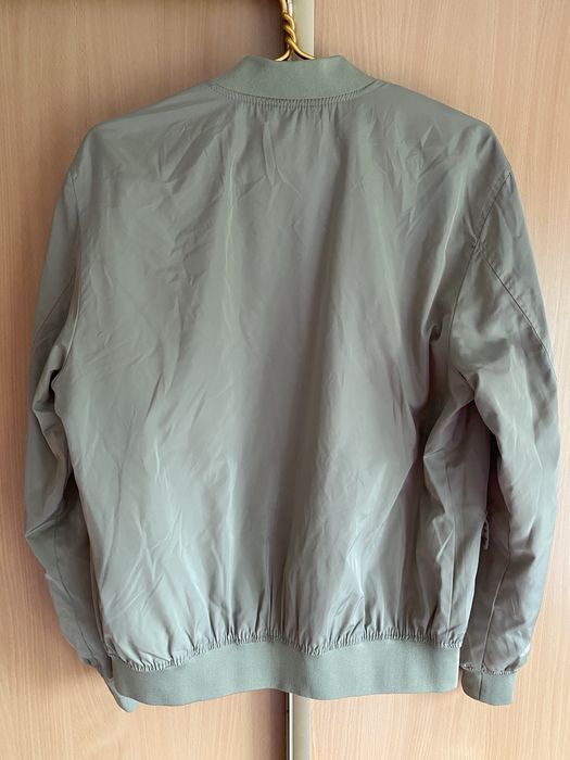 Бомбер від Pull&Bear