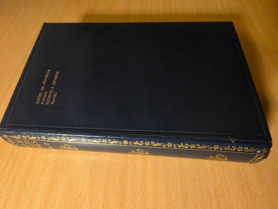 Livro "Obras de Júlio Dinis", volume II, em papel bíblia