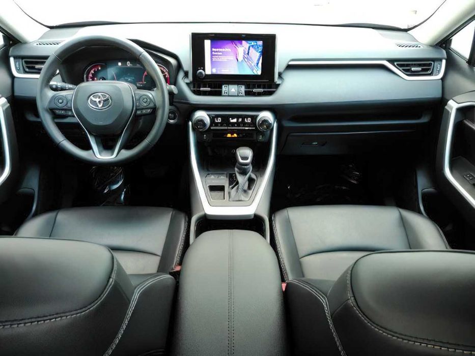 Toyota RAV4 XLE Premium      2024