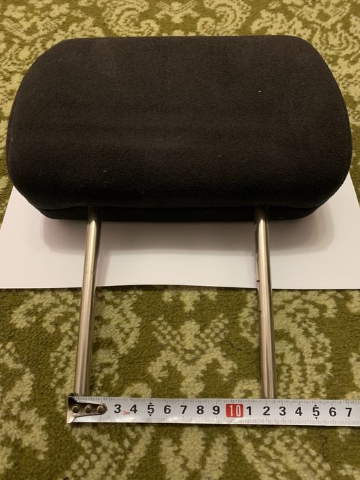 Підголівник в авто