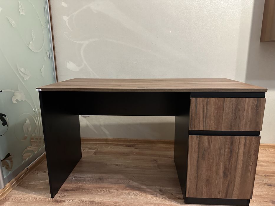 Продам стол месяц назад покупал его