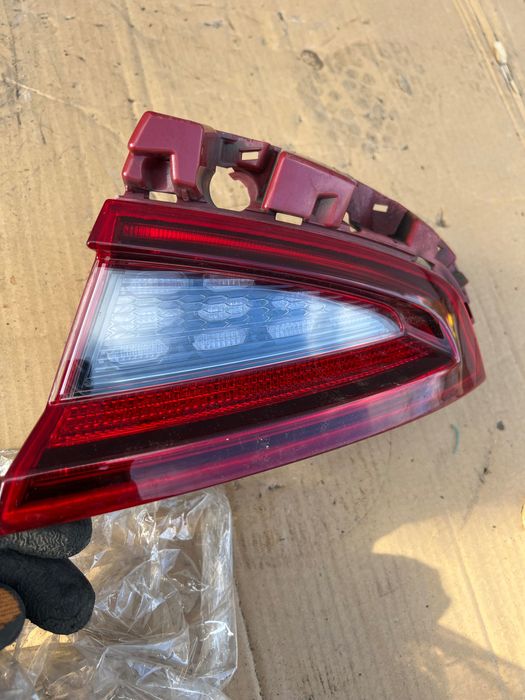Kia Stinger oryginalna lampa prawa tylna Led