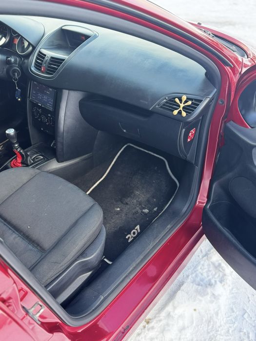 Продам  Peugeot 207  у відмінному стані