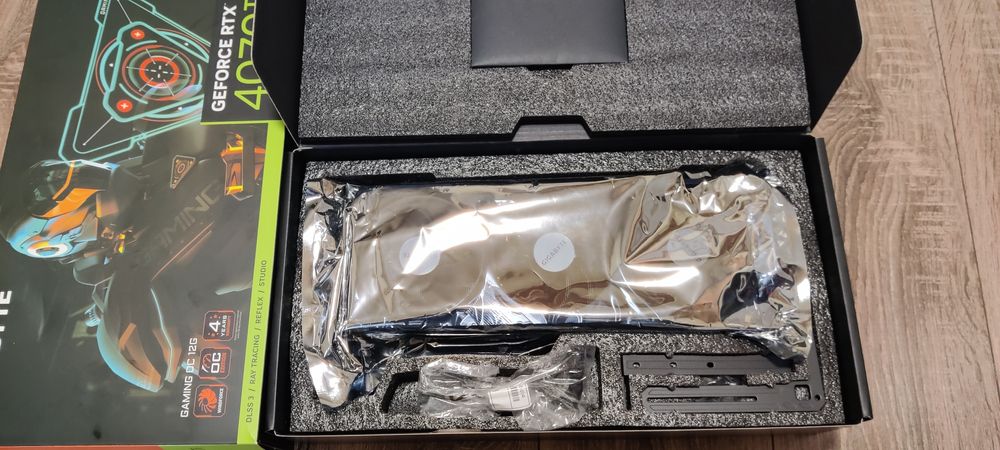 Видеокарта Gigabyte  RTX 4070 Ti Gaming OC 12G (как новая )