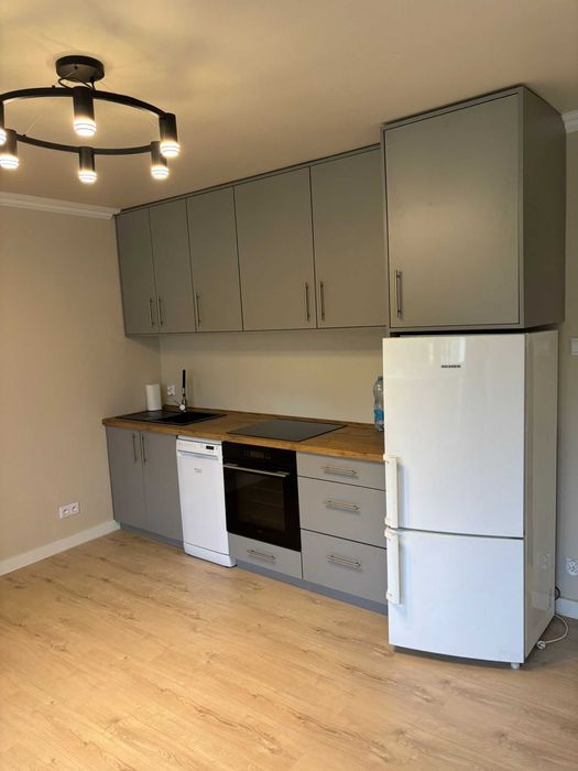 Mieszkanie po remoncie do wynajęcia. Sypialnia, salon z aneksem, łazienka, balkon, 1 piętro ul Broniewskiego