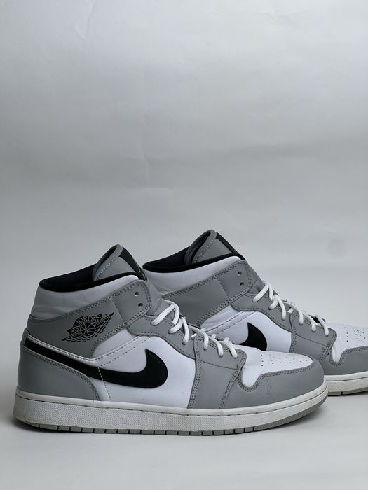 Nike Air Jordan 1 mid light smoke grey