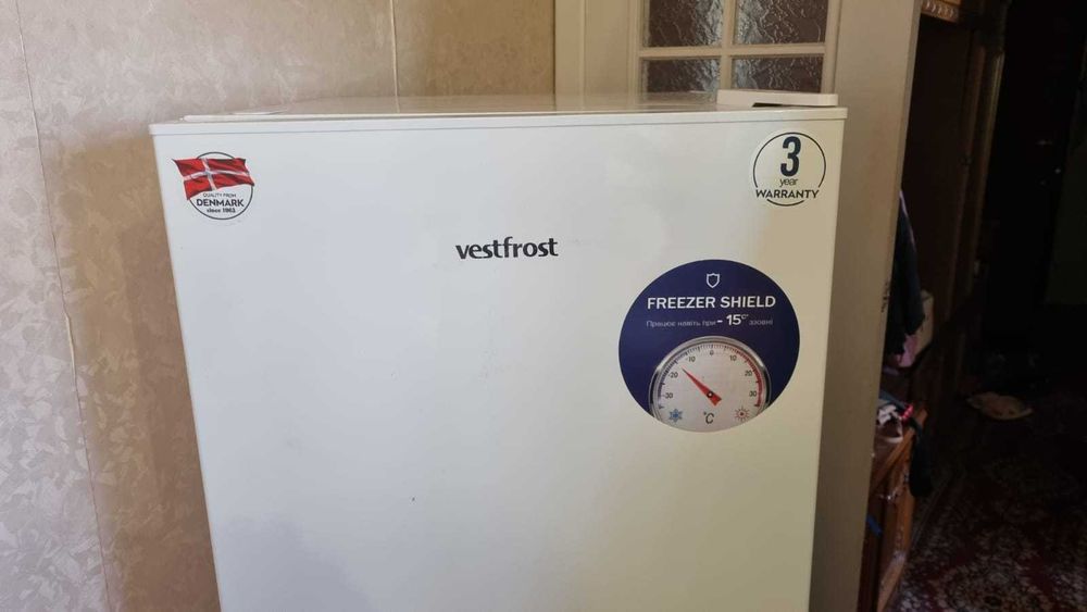 Морозильная камера Vestfrost CMF144W