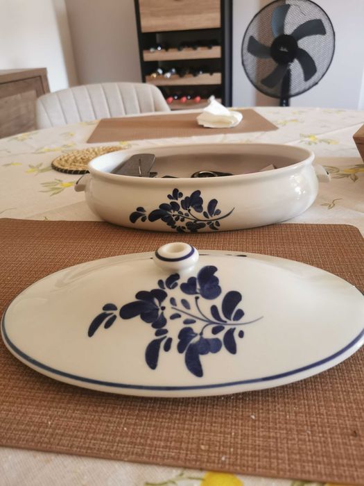 Terrina oval em tons de azul pintada à mão