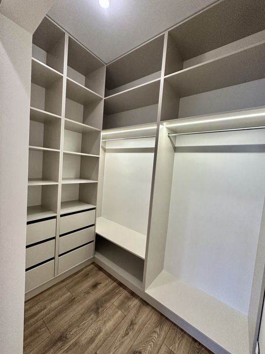 НОВИЙ одноповерховий будинок з дизайнерським ремонтом у закритому КМ !