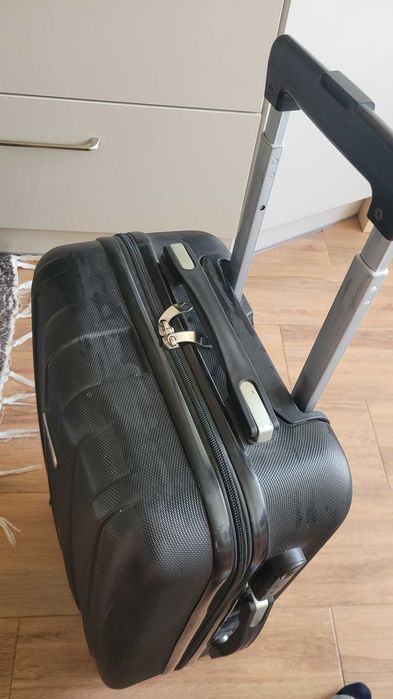Валіза пластикова менша 35л