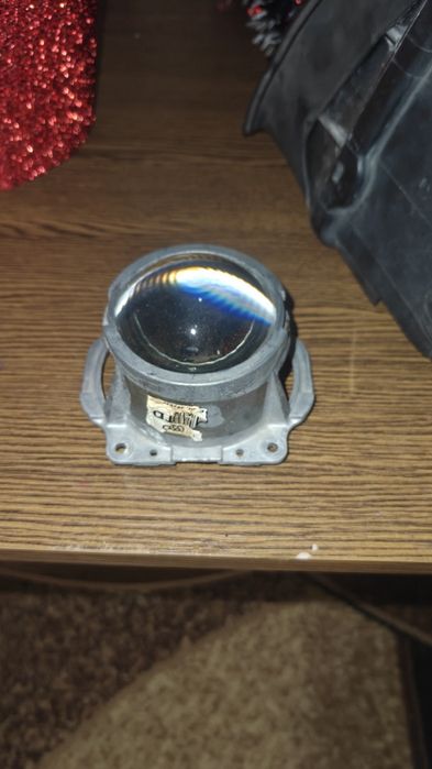 Фара права для Audi a4 b6 Valeo галоген