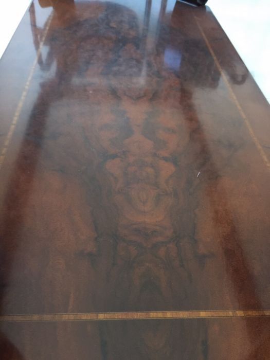 Mesa de apoio em cerejeira. Madeira maciça e de qualidade intemporal.