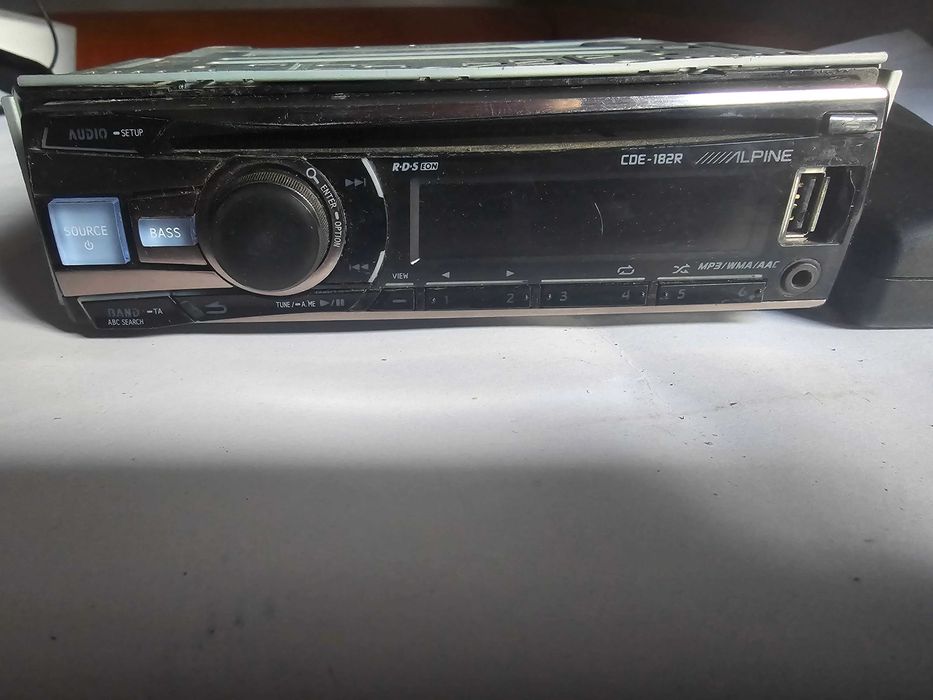 Alpine CDE-182R - radioodtwarzacz