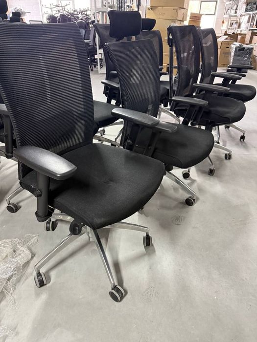 Крісло офісне стільці багато