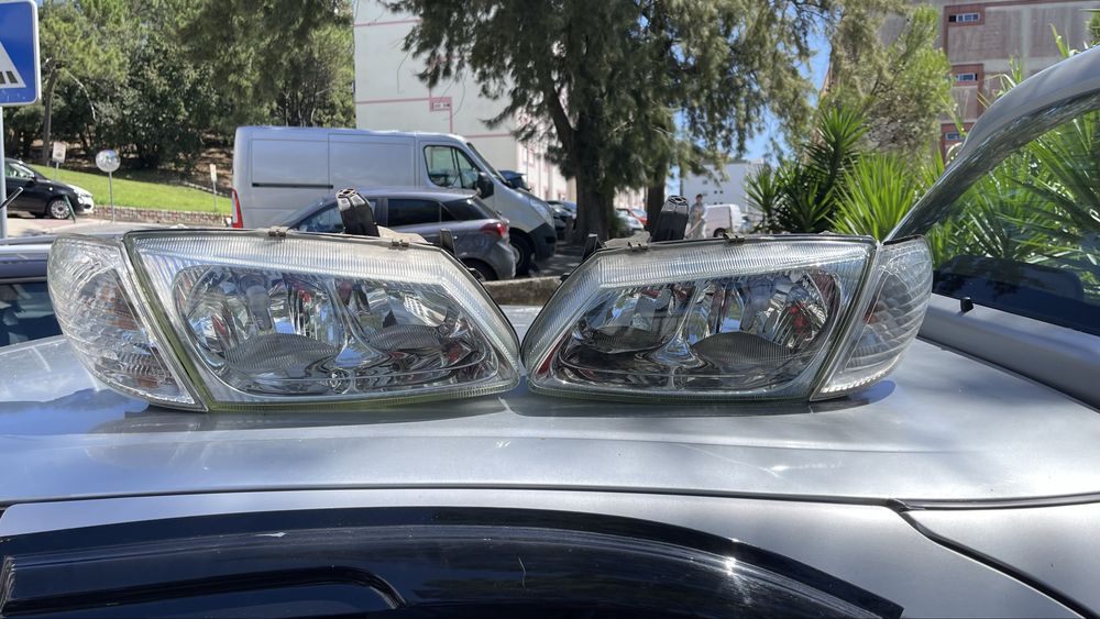Farol Dianteiro Nissan