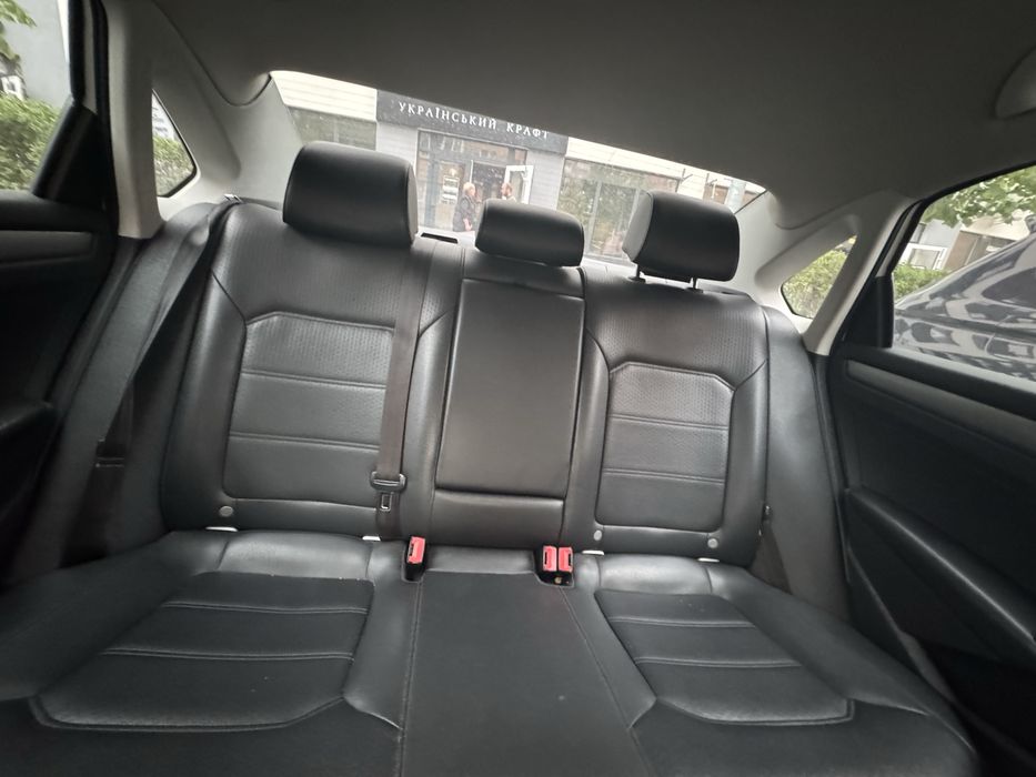 Продам VW Passat 2012 року