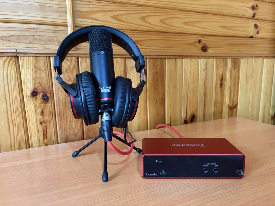 Focusrite Scarlett 2i2 Studio (3rd Gen) — полный комплект
