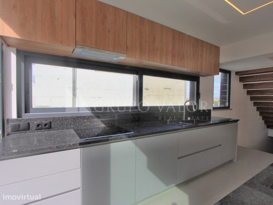 Moradia T4 com Piscina - Funchalinho