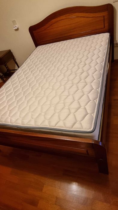 Cama de casal com colchão