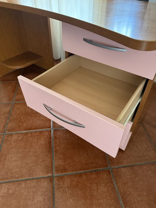 Secretária com prateleiras