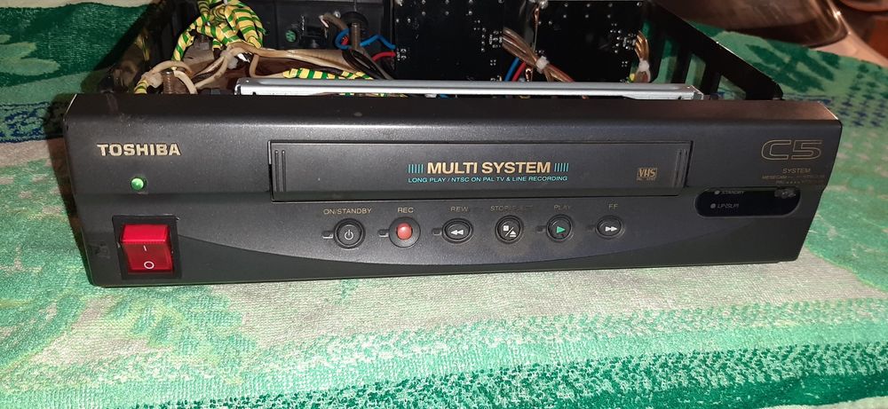 Продам двухканальный усилитель мощности 300 Вт на канал