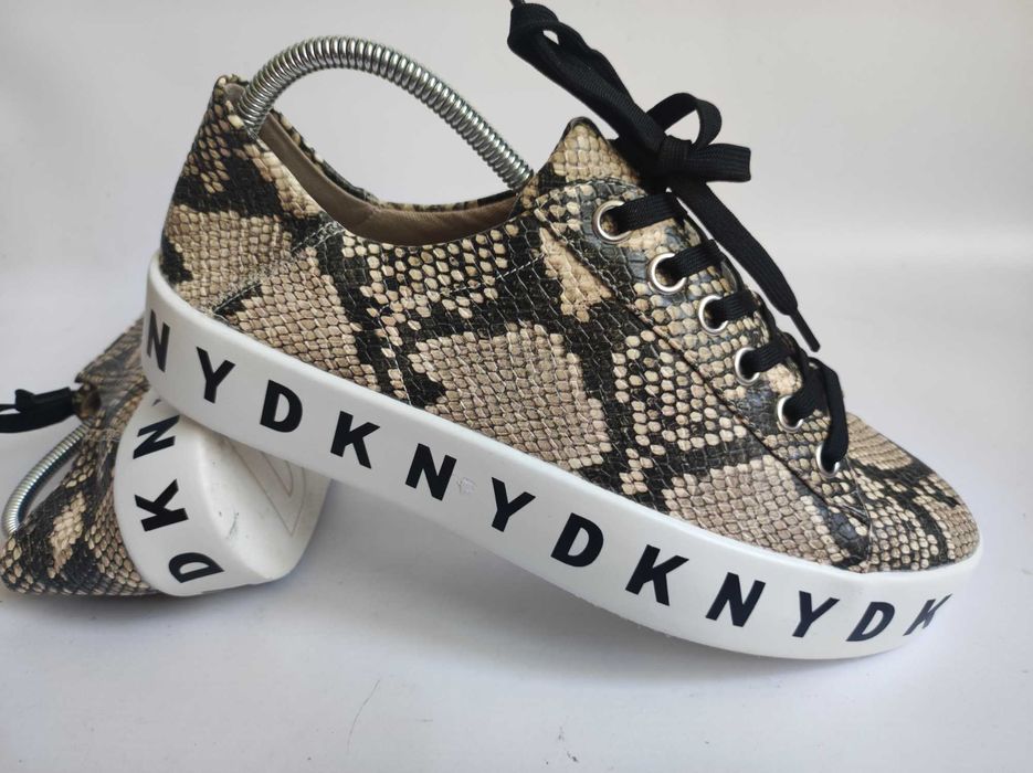 - DKNY - Markowe sneakersy na platformie r. 38,5 B