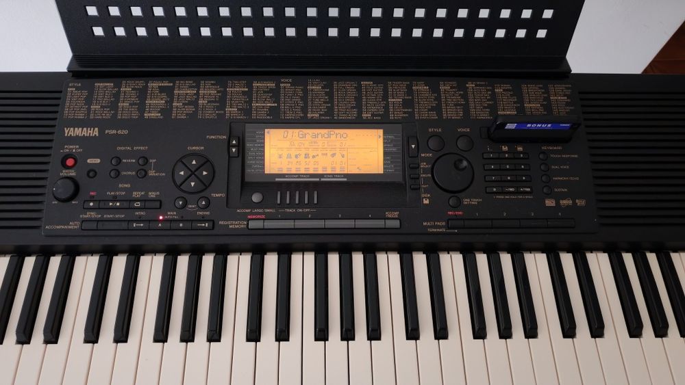 Piano elétrico Yamaha PSR-620