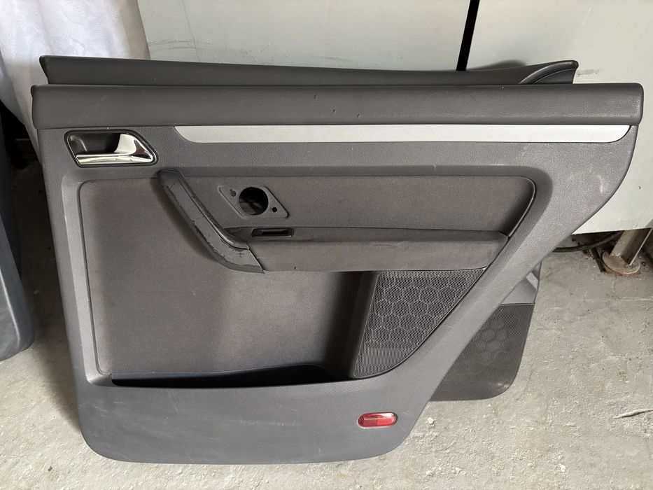 Комплект дверних карт Volkswagen Tоuran 2003-2010 рік