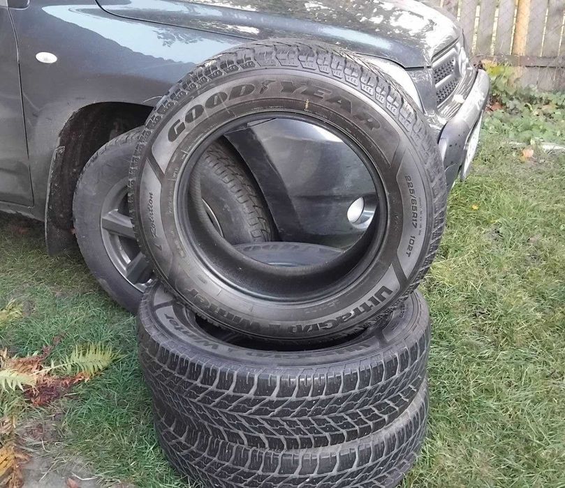 Продам б/у зимову резину Goodyear UltraGrip 3 штуки