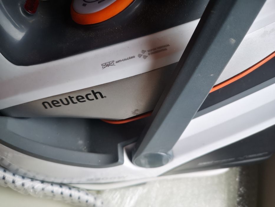 Ferro de engomar com caldeira