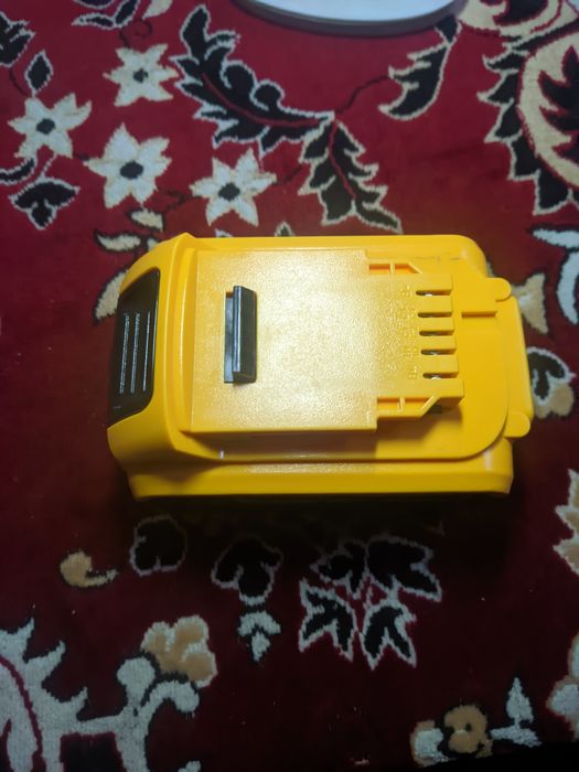 Акумуляторна батарея DCB200 20V/8Ah для бездротового електроінструмент