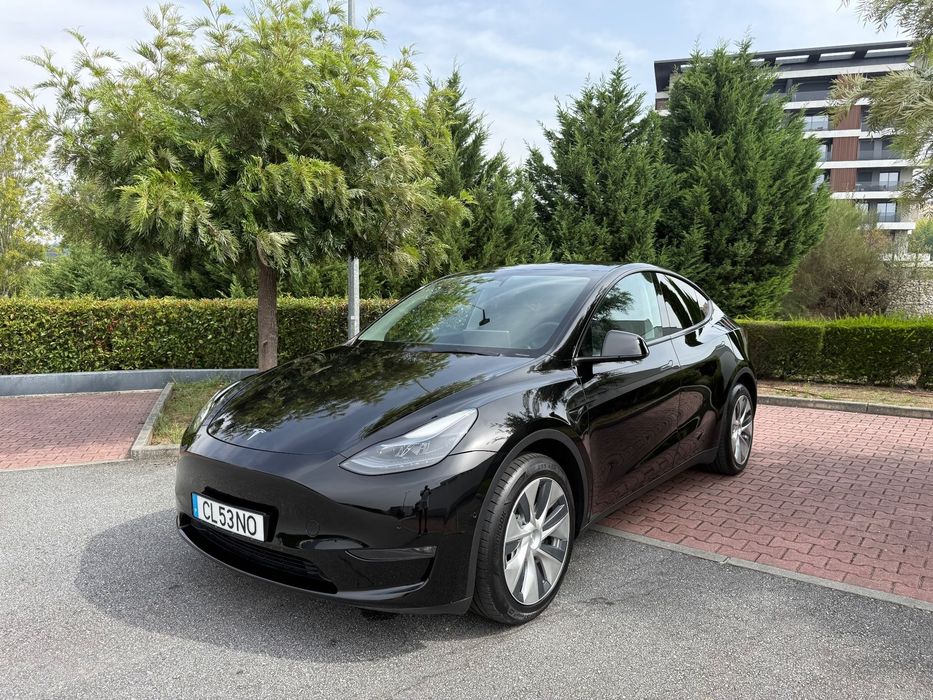 Tesla Model Y Long-Range RWD