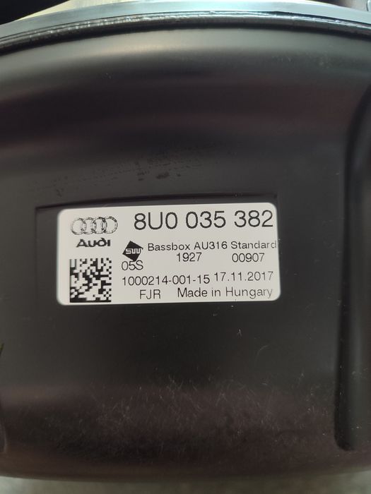 Сабвуфер Ауди Ку 3 Audi Q3