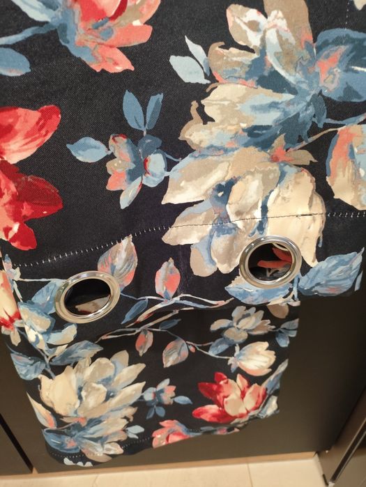 Dwa Panele zasłony ( tunel) oraz dwie zasłony w kwiaty