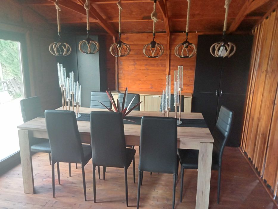 Mesa de jantar em excelente estado para família numerosa (até 14 pessoas)
