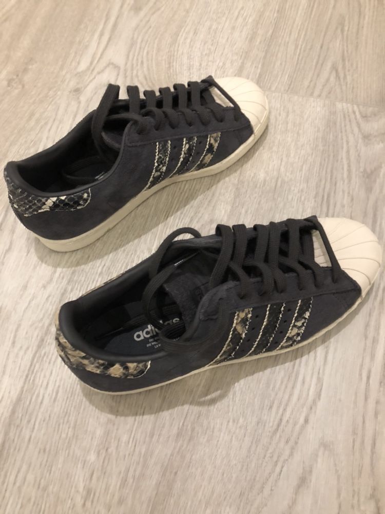 T nis Adidas Superstar com aplica es pele de cobra Loures OLX