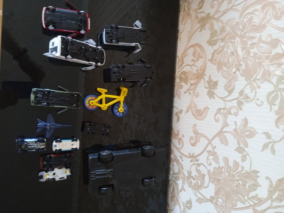 Металічні дитячі машинки