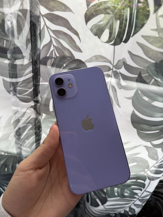 Zadbany IPhone 12