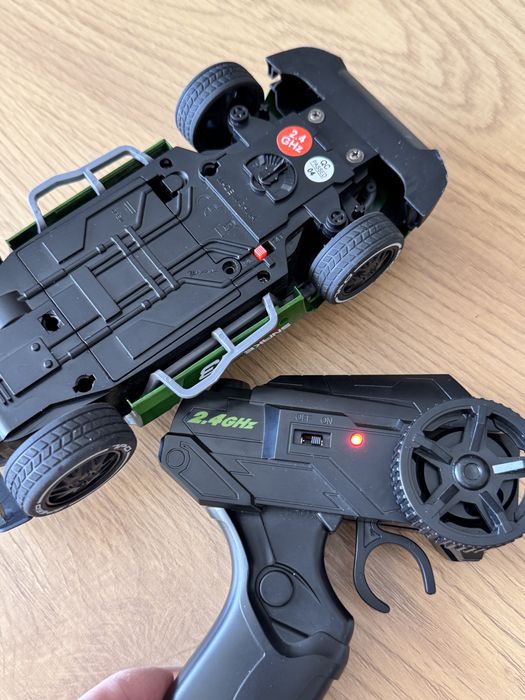 Повна комплектація машинка на пульті керування Металева Іграшка Нюанс