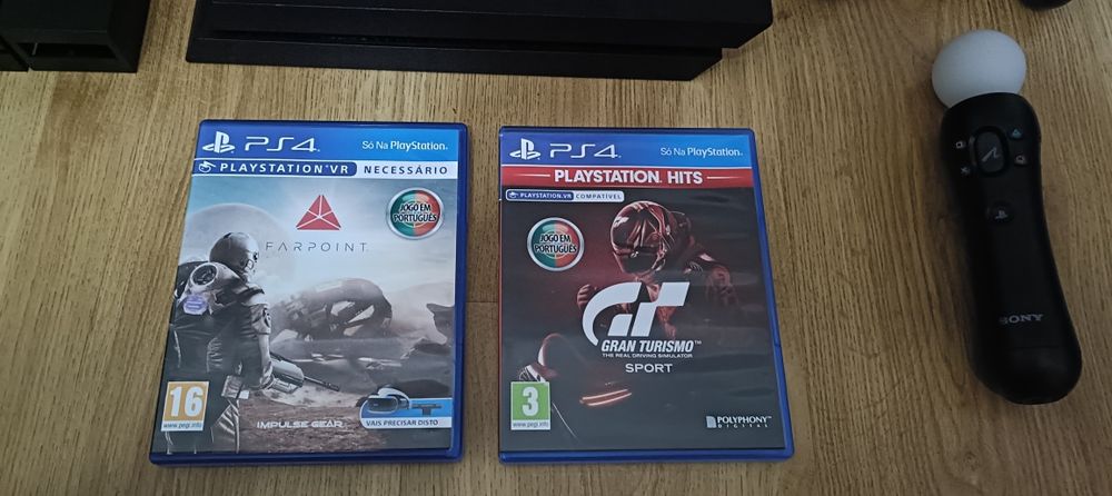 PlayStation 4 + comandos + 2 jogos VR + PlayStation VR