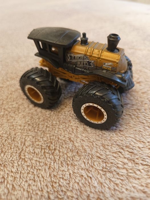 Samochodzik monster track