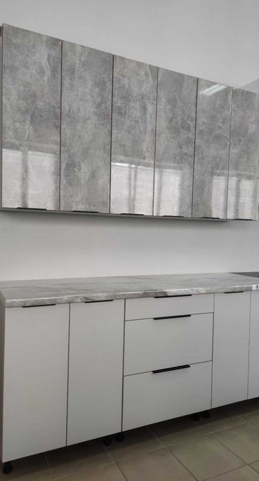 Кухня з лакованими ДСП фасадами