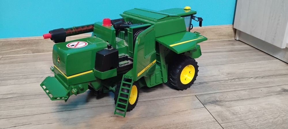 Kombajn bruder John Deere T670i