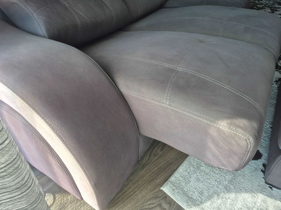 Sofá com puff chaiselongue