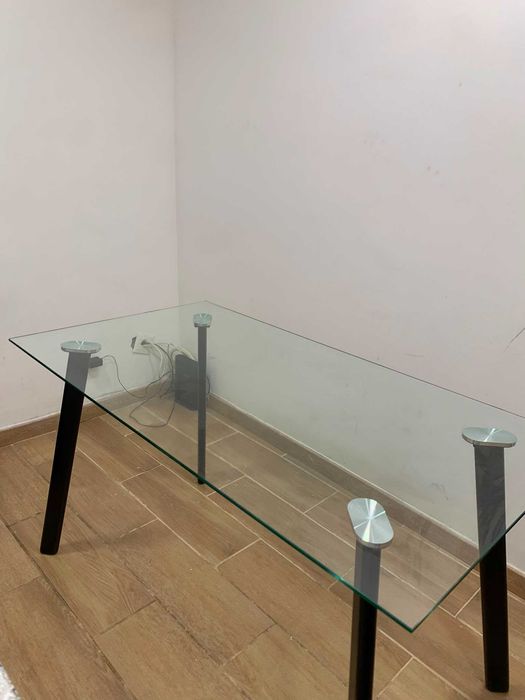 Mesa de tampo de vidro