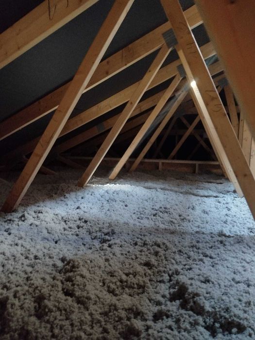 Ocieplenie i naprawa izolacji poddasza w jeden dzień; Celuloza Thermofloc F λ 0,037 bez boru