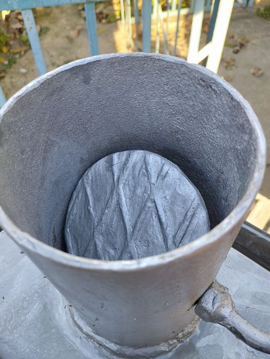 Печь буржуйка с варочной поверхностью.