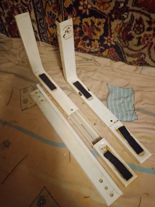 Кріплення для мікрохвильові печі або духовки.